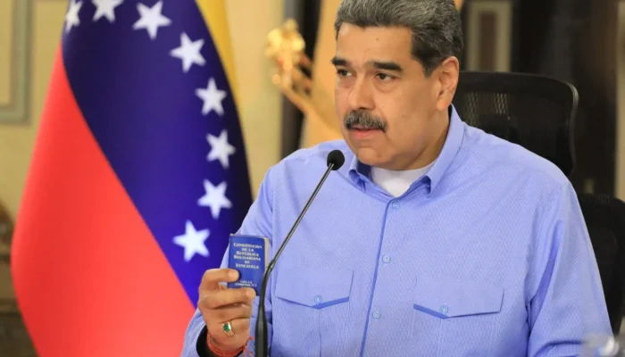 Imagens inéditas, Nicolás Maduro preso em solo americano, escoltado por FBI e DEA após operação dos EUA que mobilizou cerca de 150 aeronaves