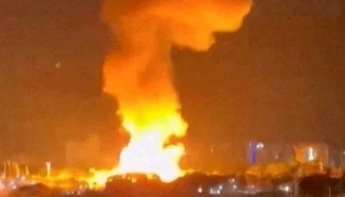 EUA tomaram Caracas, a operação que retirou Nicolás Maduro do poder, apagão e captura de Maduro e Cilia Flores com transferência a um porta-aviões e ida a Nova York