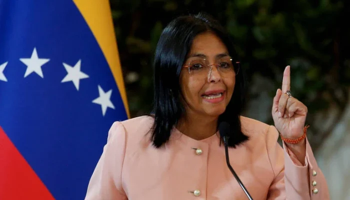 Delcy Rodríguez será presidente interina da Venezuela após prisão de Nicolás Maduro, Supremo ordena continuidade do Estado e negociações com os EUA