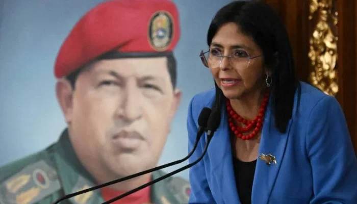 Delcy Rodríguez recebe aval militar para liderar Venezuela após captura de Maduro, Trump ameaça punição e EUA sinalizam interesse no petróleo venezuelano