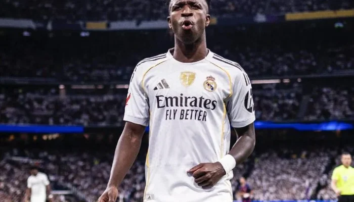 Vini Jr. é vaiado no Santiago Bernabéu com Virginia nas arquibancadas, sai substituído após 5 a 1, pressão por renovação aumenta, veja vídeo das vaias