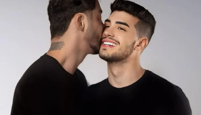 Rico Melquiades e Matheus Freire trocam acusações por briga de Ano Novo, pedras em carro e vídeos de agressão viralizam, entenda versões e danos materiais