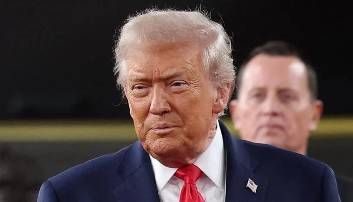 Trump afirma que petróleo venezuelano será vendido aos EUA e que governo americano controlará dinheiro, entre 30 e 50 milhões de barris, PDVSA confirma negociações