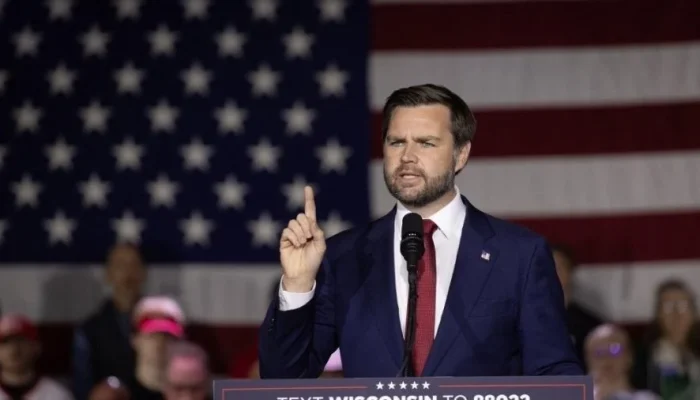 Petróleo da Venezuela deve servir aos interesses dos EUA, diz vice de Trump, governo interino promete entregar 30 e 50 milhões de barris sob controle americano