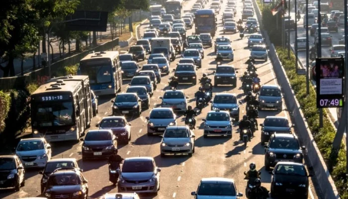Rodízio em São Paulo volta em 12 de janeiro de 2026, saiba quem será multado, quanto custa a infração e quais são os horários de fiscalização