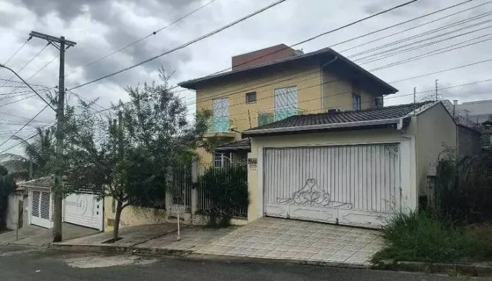 Leilões de imóveis em janeiro com Itaú Unibanco e Santander reúnem mais de 350 lotes no Brasil, descontos de até 76% e parcelamento em até 420 vezes