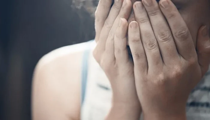 Mãe é presa em Vila Bela da Santíssima Trindade por oferecer filha de 15 anos para serviços sexuais em troca de favores, jovem de 22 anos detido