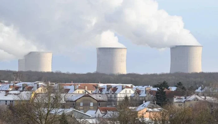 Meta assina acordos para 6 GW em usinas nucleares com Oklo, TerraPower e Vistra, garantindo energia para IA e investimento em pequenos reatores