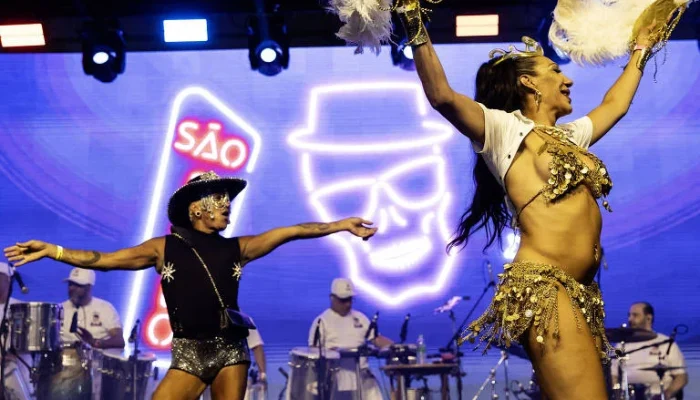 Baixo Augusta abre temporada de ensaios de blocos de Carnaval em SP