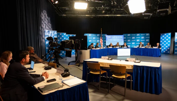 Estudo de Vacina contra Hepatite B em Bebês na África Segue Adiante Apesar de Críticas Éticas e Polêmicas