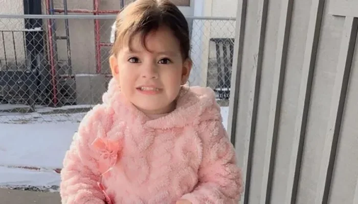 Menina de 2 anos levada com pai para Texas em voo da ICE desafia ordem judicial, diz advogado