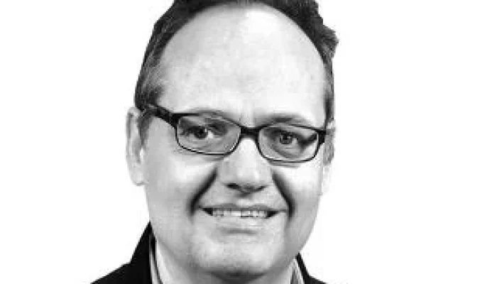 Inteligência Artificial: Prêmios Nobel divergem sobre impacto real na produtividade e desigualdade nos próximos 10 anos