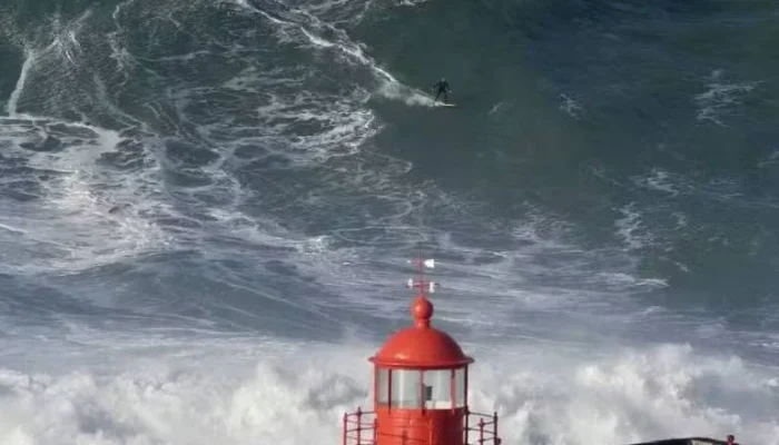 Brasileiro Will Santana Desafia Tempestade Ingrid e Surfa Onda Gigante de 20 Metros em Nazaré, Portugal