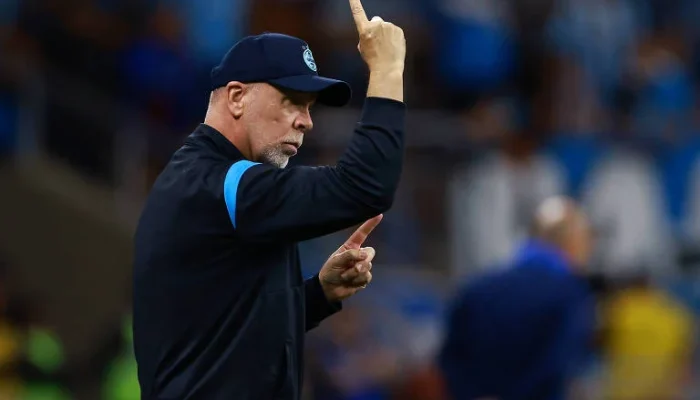 Mano Menezes Aceita Convite e Assina por Quatro Anos para Liderar Seleção Peruana Rumo à Copa do Mundo de 2030