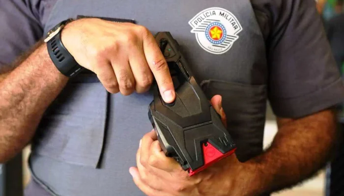 Homem é preso em Marília após invadir casa da ex, agredir filhos e gestante, e ser contido com arma de choque pela PM