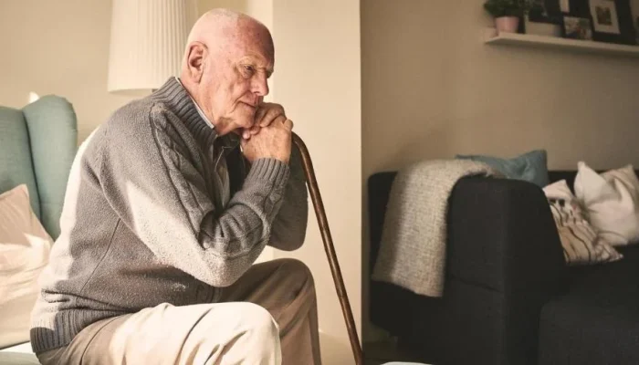 O Mistério do Cheiro na Velhice: Nem Suor Nem Falta de Banho Explicam Mudanças Corporais