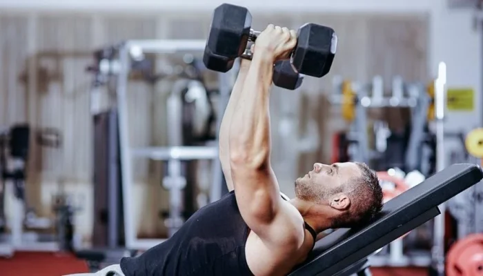 Treino Noturno? Descubra a Alimentação Ideal Pré e Pós-Exercício para Maximizar Resultados e Evitar Desconfortos