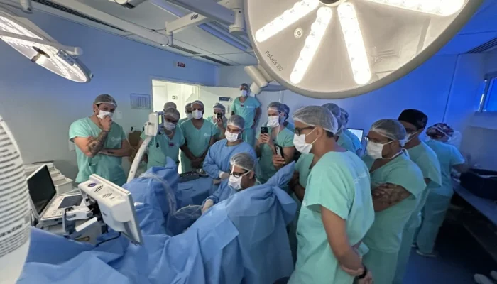 Marília Inova: Hospital Beneficente Unimar Realiza Cirurgia Pioneira de Próstata com Laser, Atraindo Médicos e Elevando Padrão de Tratamento
