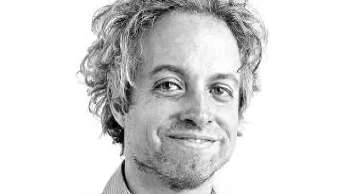 A Cabeleira do United: Torcedor Inglês Completa 1 Ano e 4 Meses Sem Cortar o Cabelo por Promessa ao Manchester United