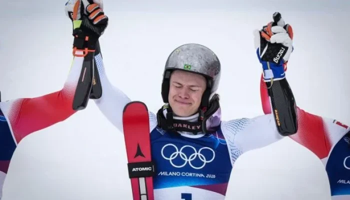 É Ouro! Lucas Pinheiro Braathen faz história no Brasil com 1ª medalha nos Jogos de Inverno em esqui alpino