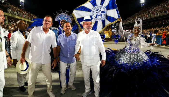 Lula no Carnaval 2024: Da Sapucaí a Salvador, o Presidente Brilha em Festa Democrática e Supera Críticas da Direita