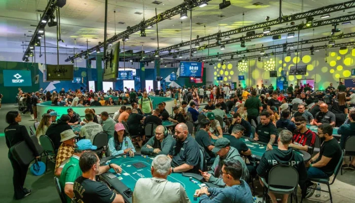 Pôquer: A Rotina Solitária de Jogadores em Busca de Milhões, Equilibrando Carreira e Sonhos de Vegas