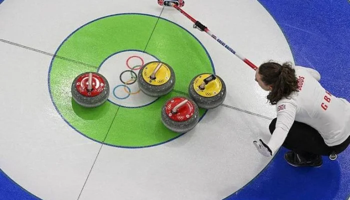 Curling: O Enigma da Vassoura no Gelo Que Intrigua Físicos Há Mais de Um Século