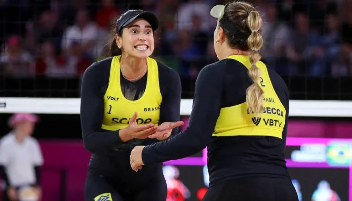 Carol Solberg, jogadora de vôlei de praia, é barrada de torneio após comemorar prisão de Bolsonaro