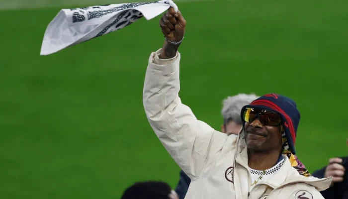 Snoop Dogg agita País de Gales: Coproprietário do Swansea recebe homenagem calorosa em primeira visita