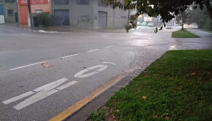 Alerta Defesa Civil SP: Chuvas Intensas e Ventos Fortes Chegam ao Interior de SP entre Domingo e Quarta-feira, Risco de Granizo e Raios