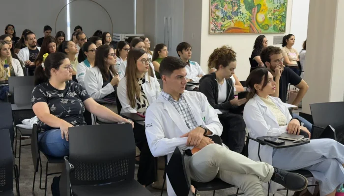 HBU Impulsiona Formação Médica: Nutrologia e Terapia Intensiva em Foco na Atualização Clínica Mensal