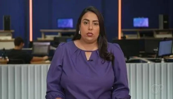 Caminhão-tanque tomba e derrama diesel na Marechal Rondon; motorista fica preso por mais de 2 horas