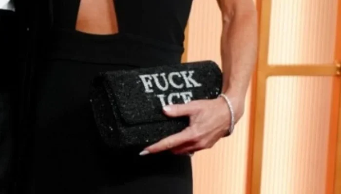 Tapete Vermelho do Oscar 2026 Vira Palco de Protestos Contra Políticas de Imigração e Guerra, Artistas Usam "ICE OUT"