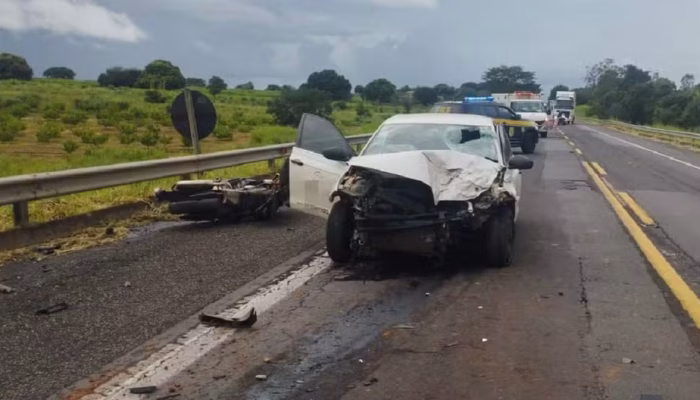 Tragédia na BR-153: Casal de moto morre em batida frontal chocante com carro em Marília, SP