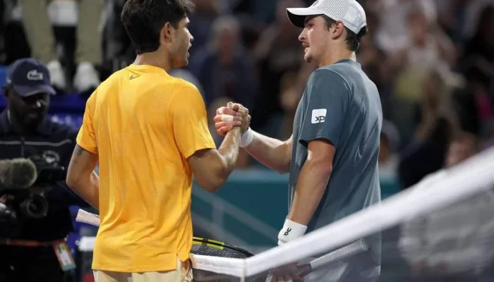 Carlos Alcaraz derrota João Fonseca no Masters 1000 de Miami e adia sonho brasileiro de vencer um número 1