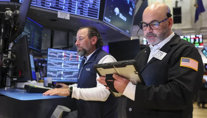 Futuros da Bolsa Disparam com Notícia de Plano de Paz dos EUA para Irã, Petróleo Cai 6% e Investidores Reagem: O Que Significa?