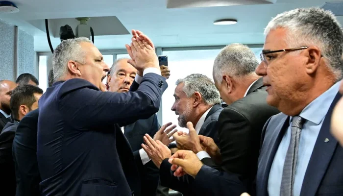 Governistas buscam encurtar prazo da CPMI do INSS para 15 dias, enquanto oposição e relator defendem 60 dias