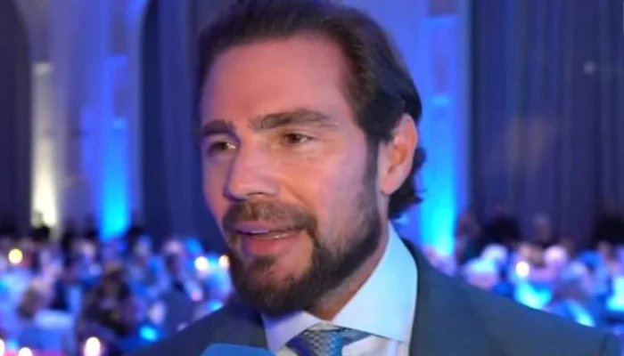 Mensagens Revelam: Dono do Banco Master, Daniel Vorcaro, Tentou Vender Testes de Covid em Massa no Início da Pandemia