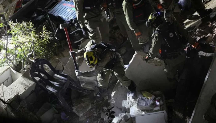 Guerra no Oriente Médio: Irã desafia ultimato de Trump e ameaça fechar Estreito de Mândeb em escalada de tensões