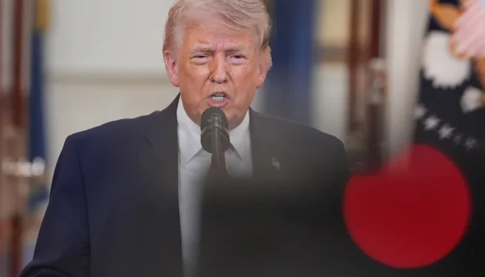 Trump culpa Irã por falha em negociações de paz e endurece com bloqueio no Estreito de Ormuz