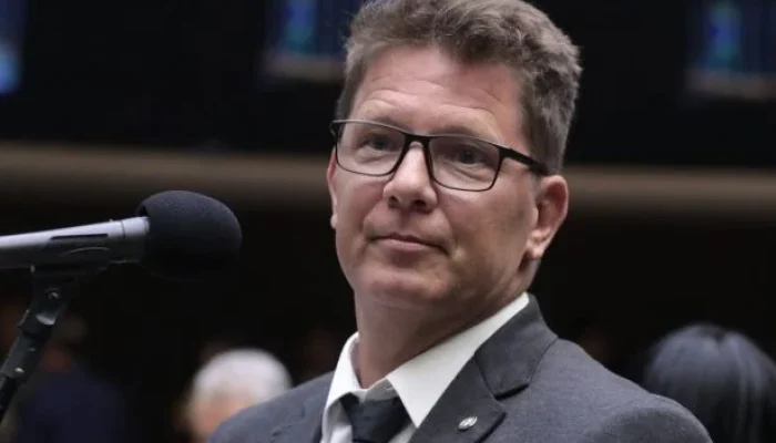 Mario Frias passa mal e é internado na UTI do Sírio-Libanês após procedimento de urgência: saiba detalhes da saúde do deputado