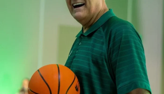 Morre Oscar Schmidt, o 'Mão Santa' do basquete brasileiro, aos 68 anos, após luta contra o câncer
