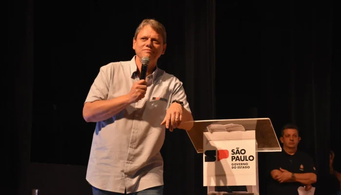 Tarcísio de Freitas lidera disputa pelo governo de SP em 2026 com folga, aponta Paraná Pesquisas; Haddad cresce e reduz diferença
