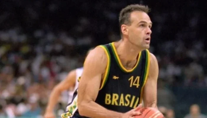 Oscar Schmidt é cremado vestindo a camisa da Seleção Brasileira em cerimônia restrita, como desejava o ídolo do basquete