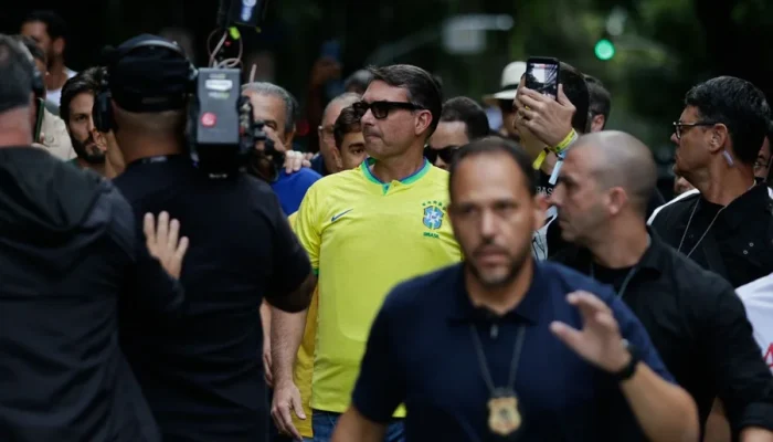 PL de Flávio Bolsonaro encomendou pesquisa para testar 4 nomes de vice: Tereza Cristina, Zema e deputadas do PP são avaliados