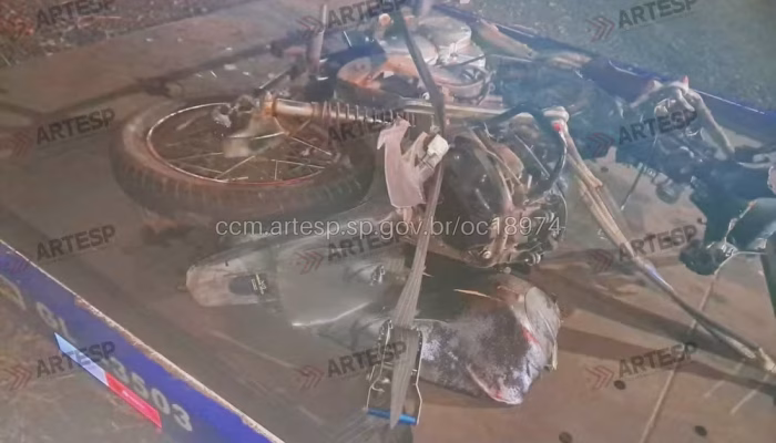 Tragédia na Raposo Tavares: Motociclista morre em colisão frontal devastadora com carreta em Ipaussu, SP