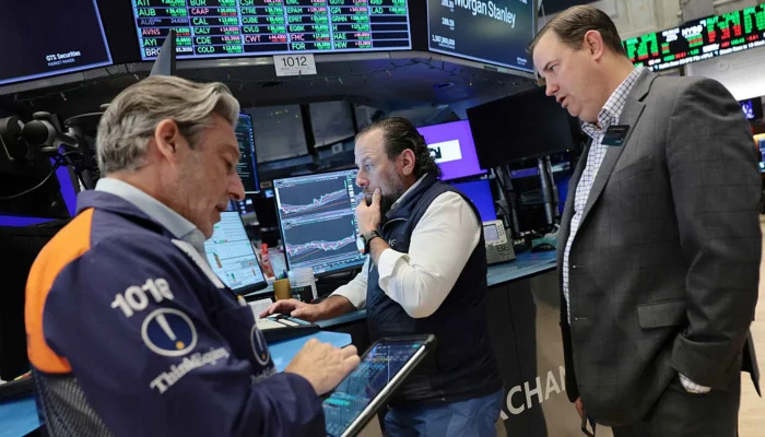 Futuros de Ações em Queda: Tensão EUA-Irã Aumenta Após Sequestro de Navio e Ameaças de Trump