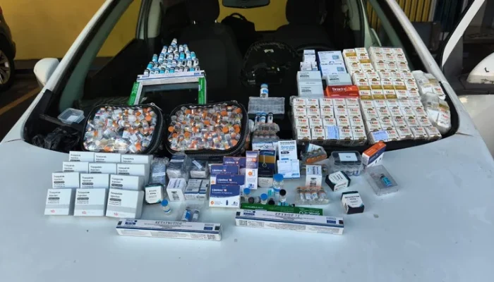 PRF flagra fundo falso com emagrecedores e peptídeos em carro na BR-153, motorista é preso em Ourinhos