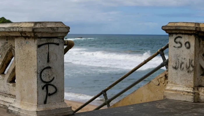 Bahia aprova lei inusitada: Pichação de facções criminosas agora custa R$ 21 mil e pode triplicar multa em Salvador