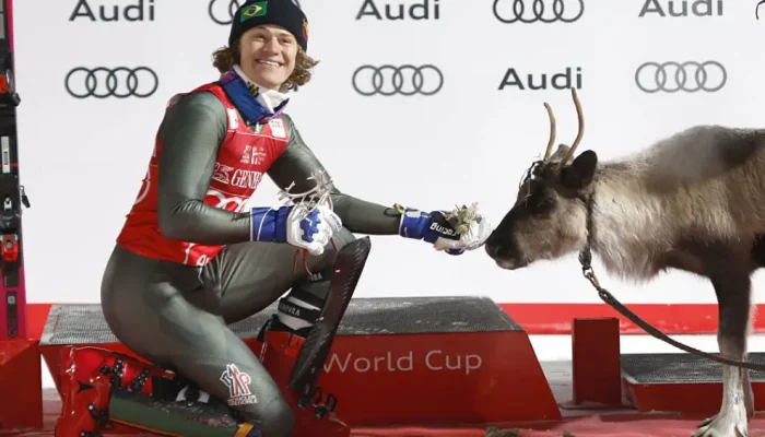 Esquiador brasileiro Lucas Braathen conquista vitória histórica na Copa do Mundo e ganha uma rena de presente